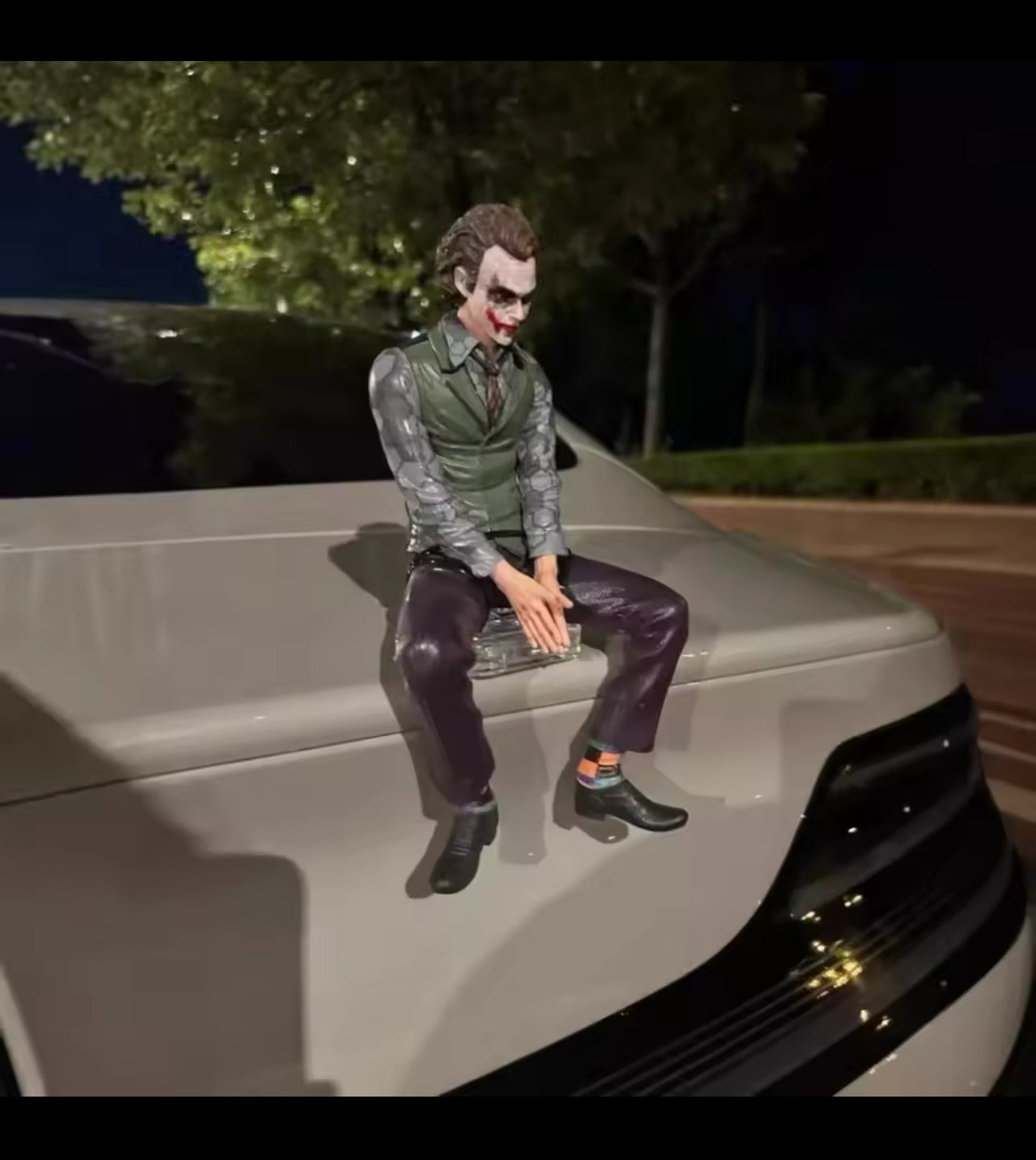 Joker Heath Ledger Action Figure Sitting Green Suit Handheld Joker Mask Car Doll Desktop Decoration